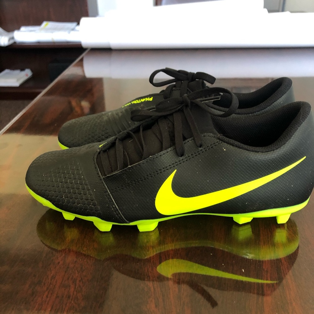 Nike Phantom VNM Cleats size 8.5